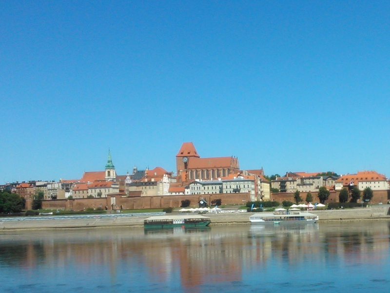 Widok na stary Toruń z drugiego brzegu Wisły